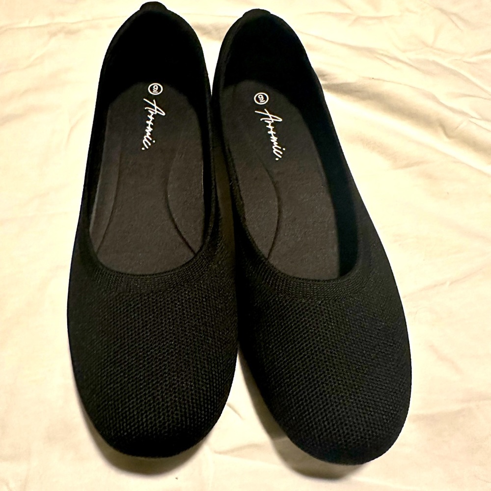Black comfort flats
